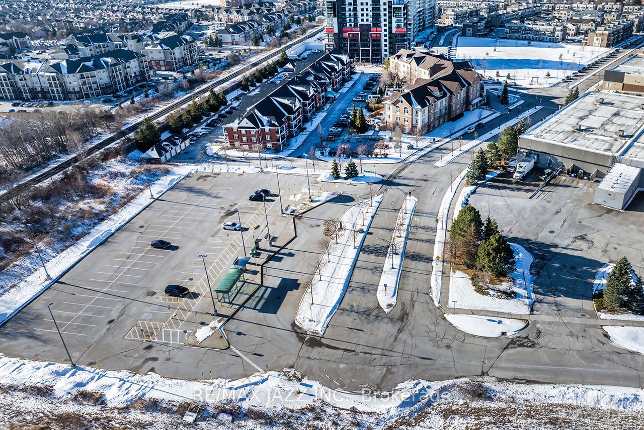 Clarington Center Condos, Clarington, Toronto