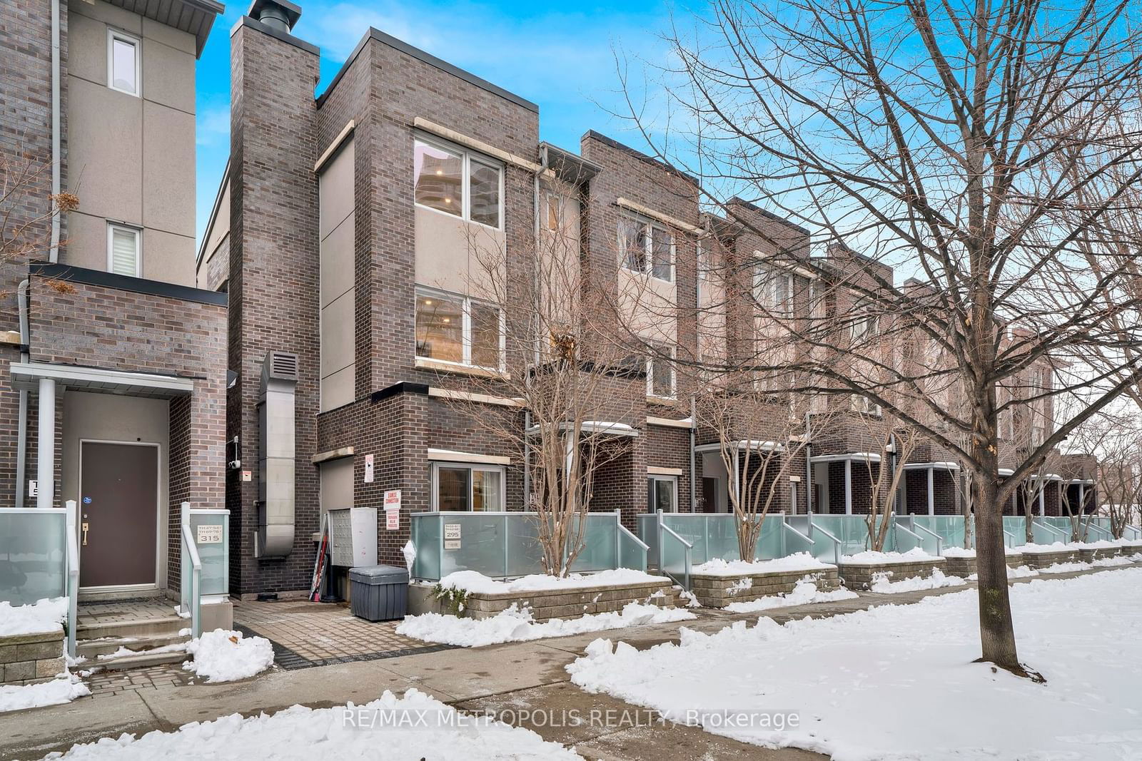 Village Green Square Townhomes, Scarborough, Toronto