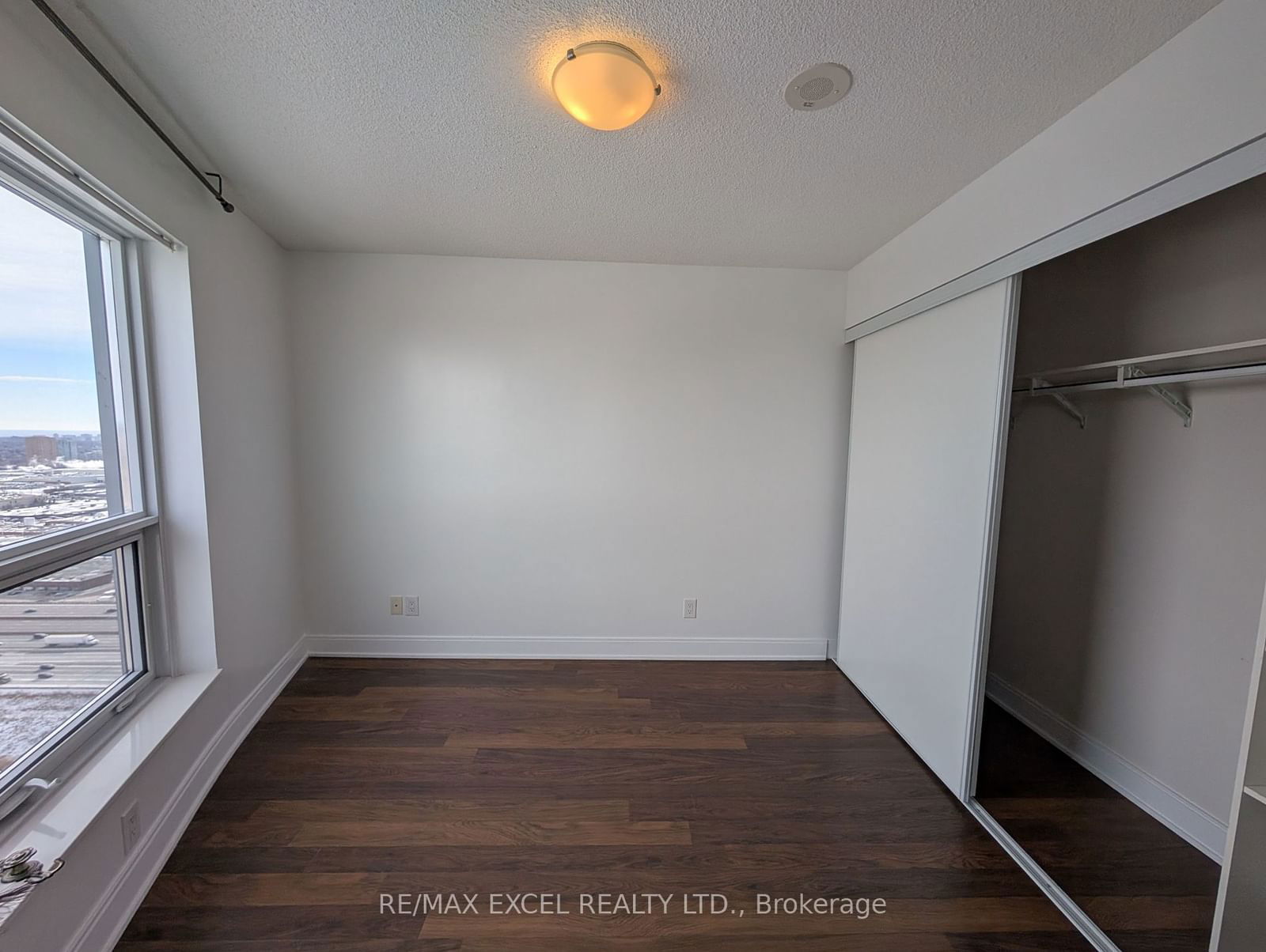 135 Village Green Sq, unit 3824 for rent