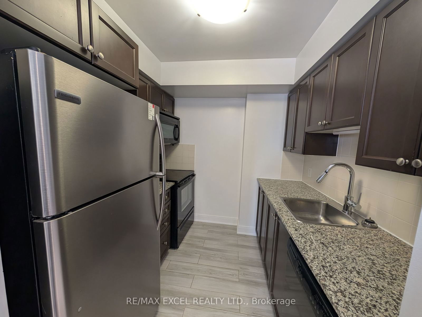 135 Village Green Sq, unit 3824 for rent