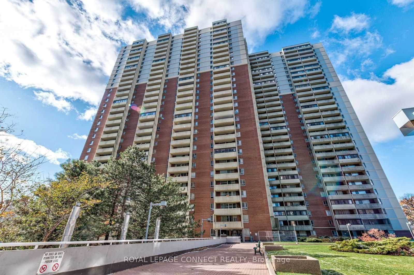 1 Massey Sq, unit 218 for sale