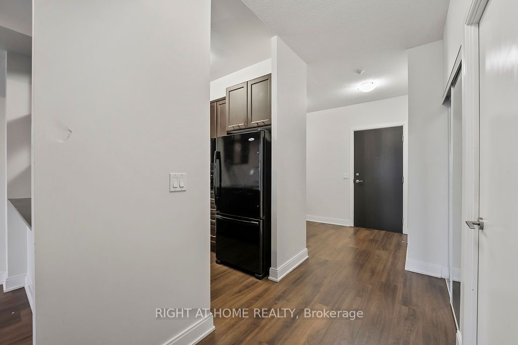 135 Village Green Sq W, unit 621 for sale