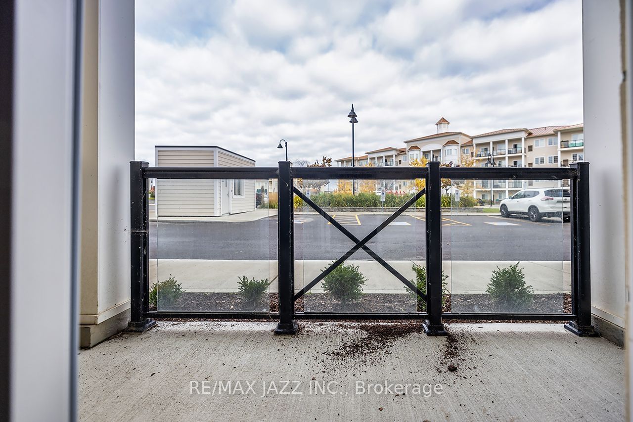 50 Lakebreeze Dr, unit 126 for sale