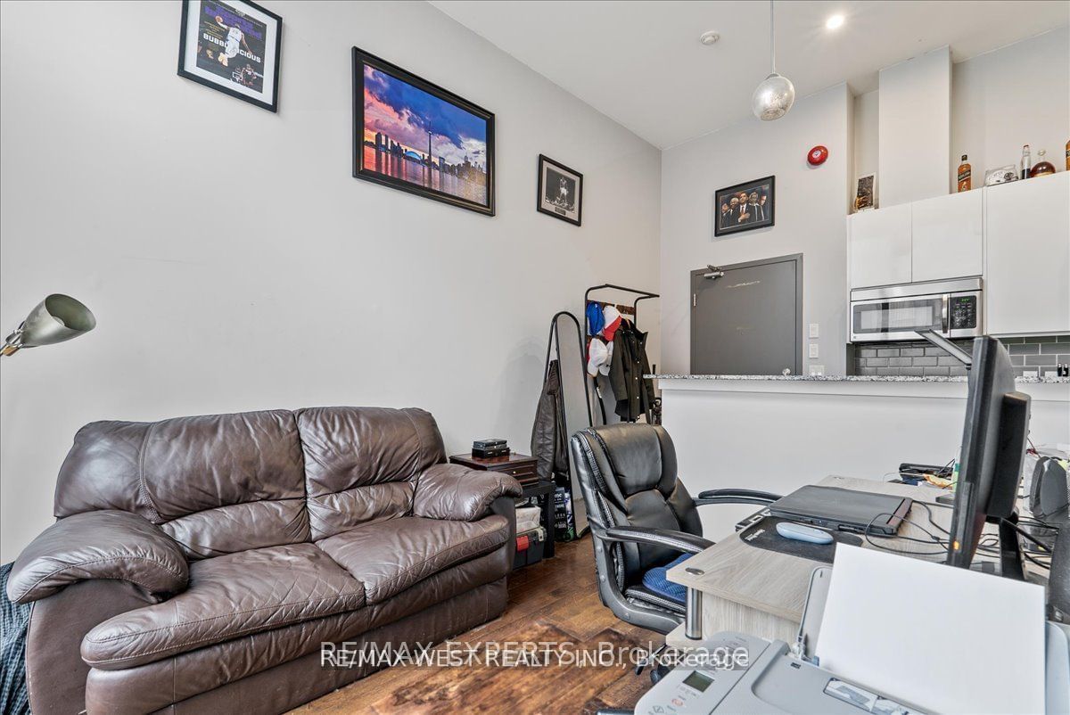 323 Kingston Rd, unit 101 for sale