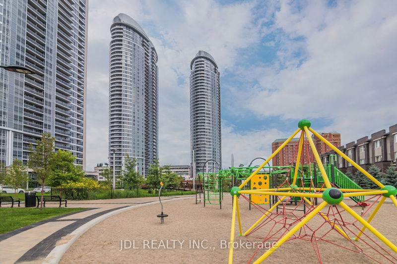 125 Village Green Sq, unit 3211 for sale