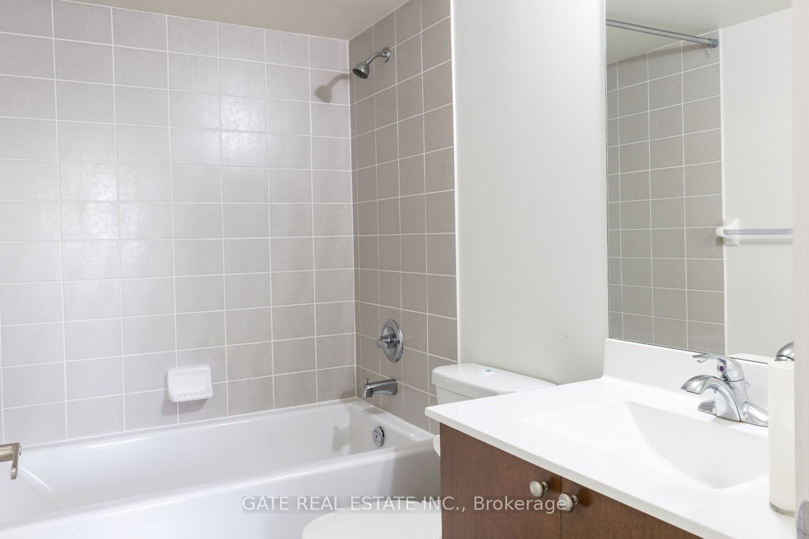 151 Village Green Sq, unit 1404 for rent