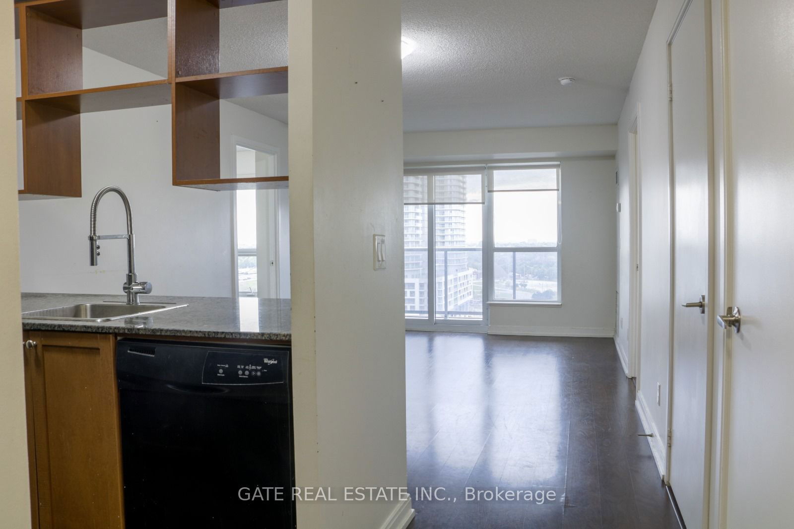 151 Village Green Sq, unit 1404 for rent