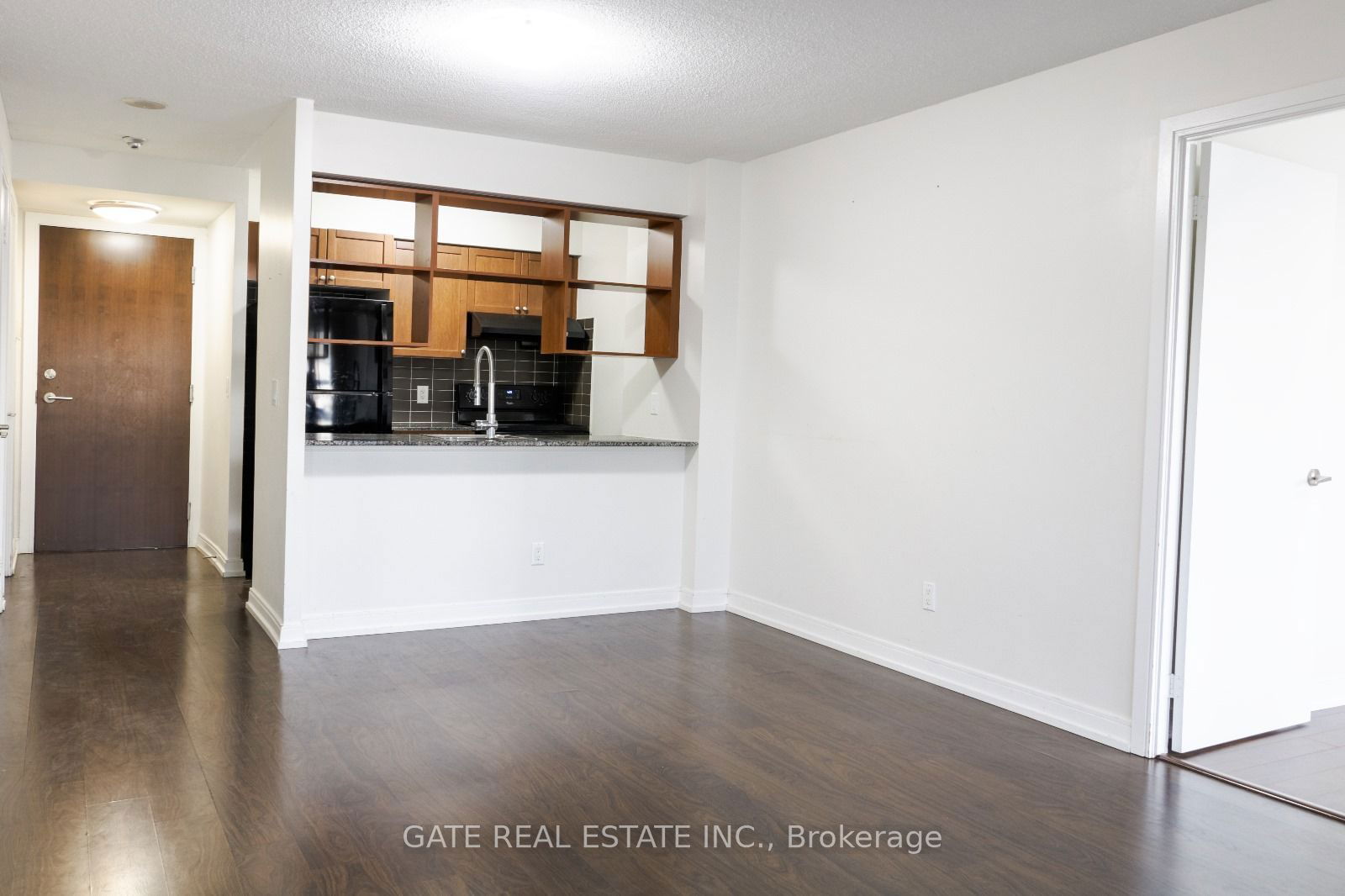 151 Village Green Sq, unit 1404 for rent