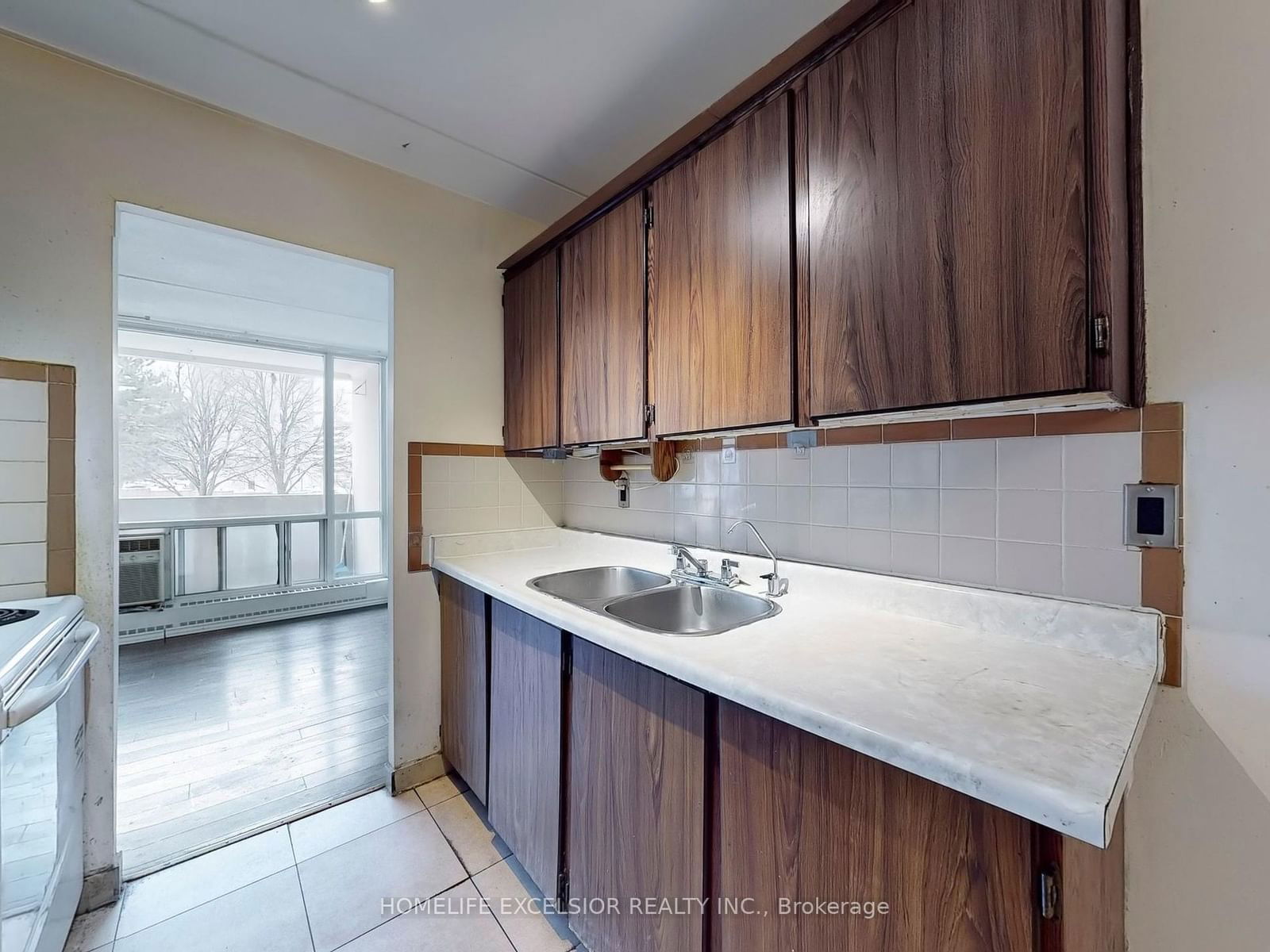 2 Glamorgan Ave, unit 202 for sale