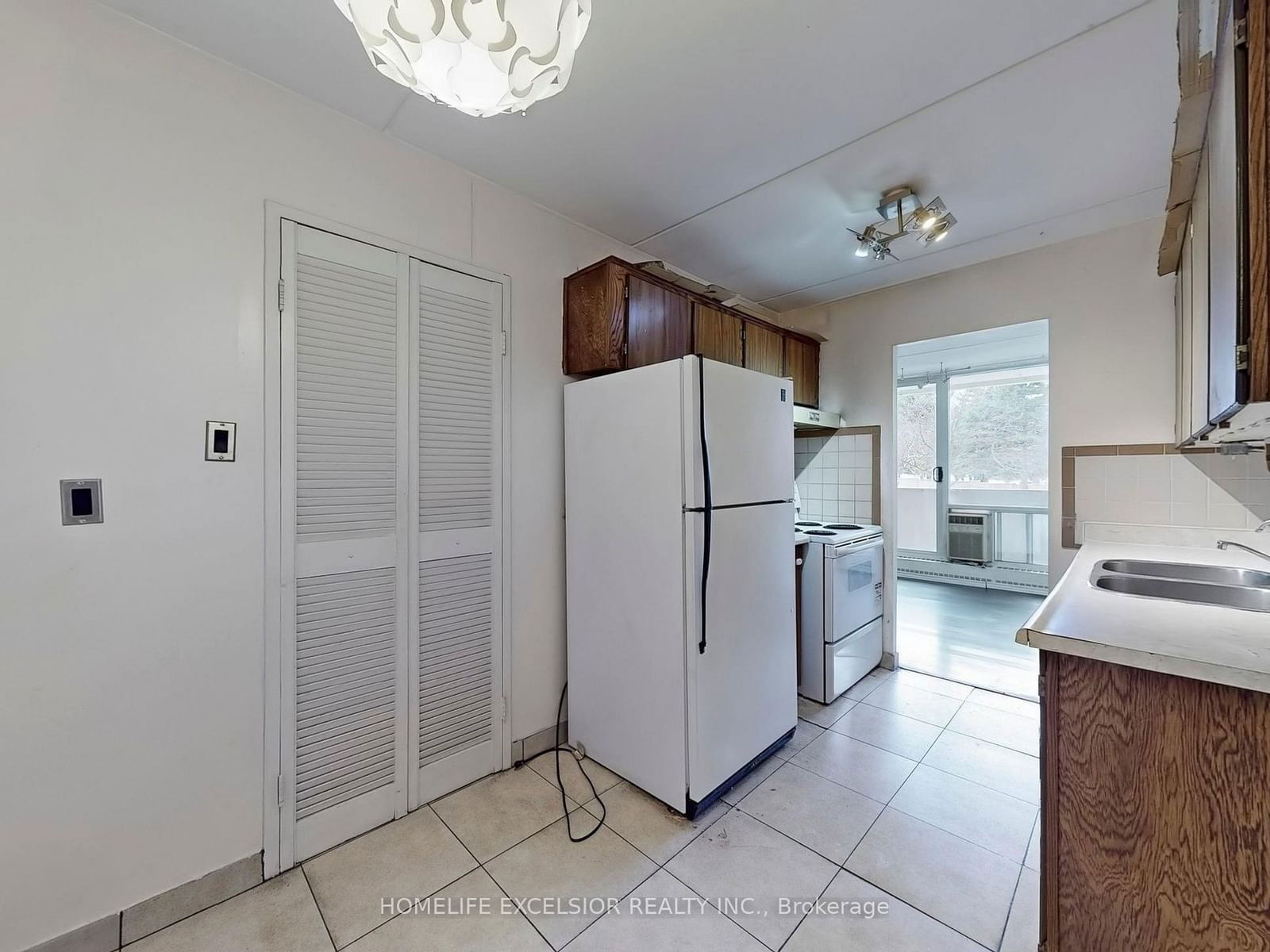 2 Glamorgan Ave, unit 202 for sale