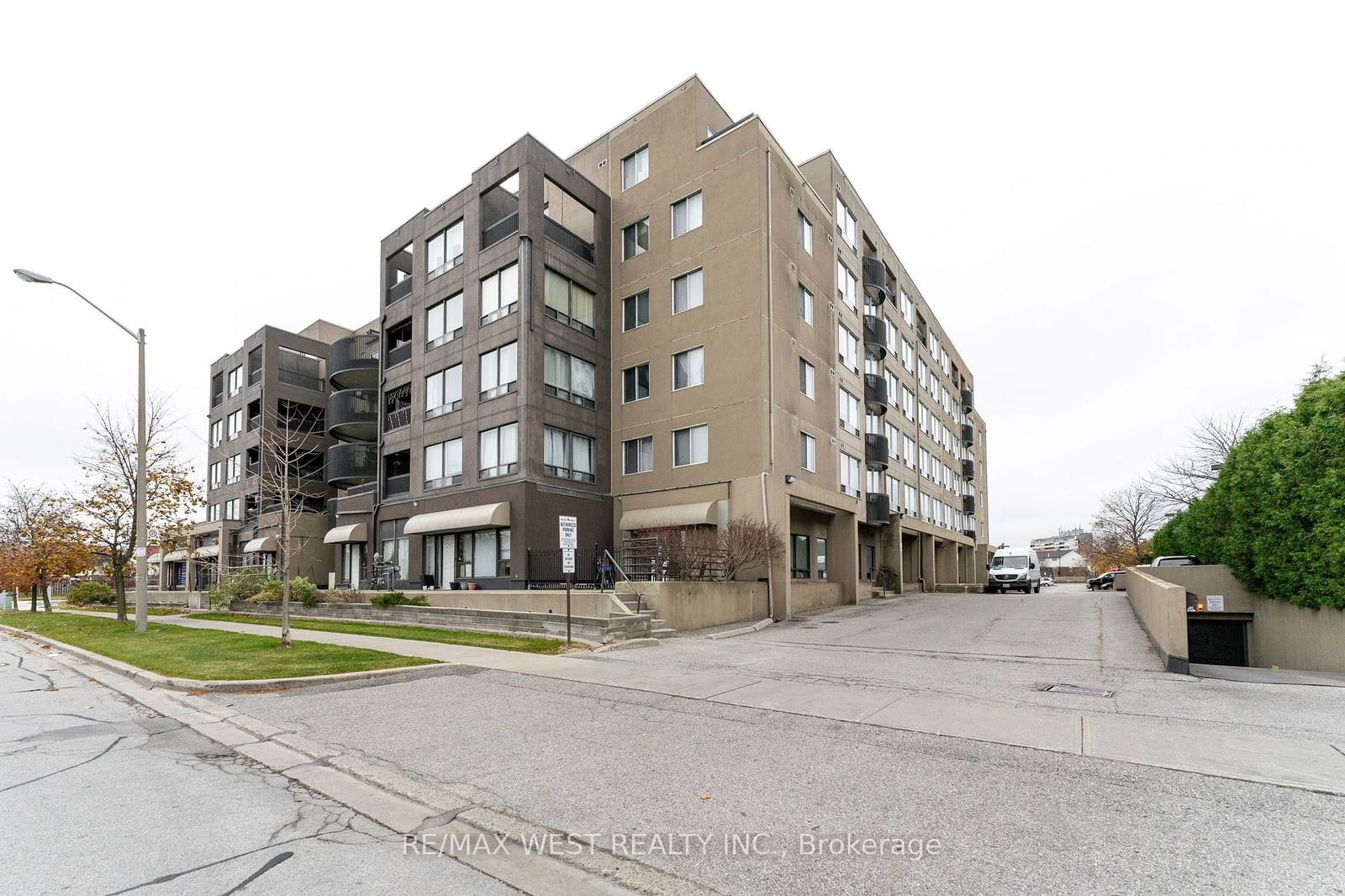 5800 Sheppard Ave E, unit 414 for sale