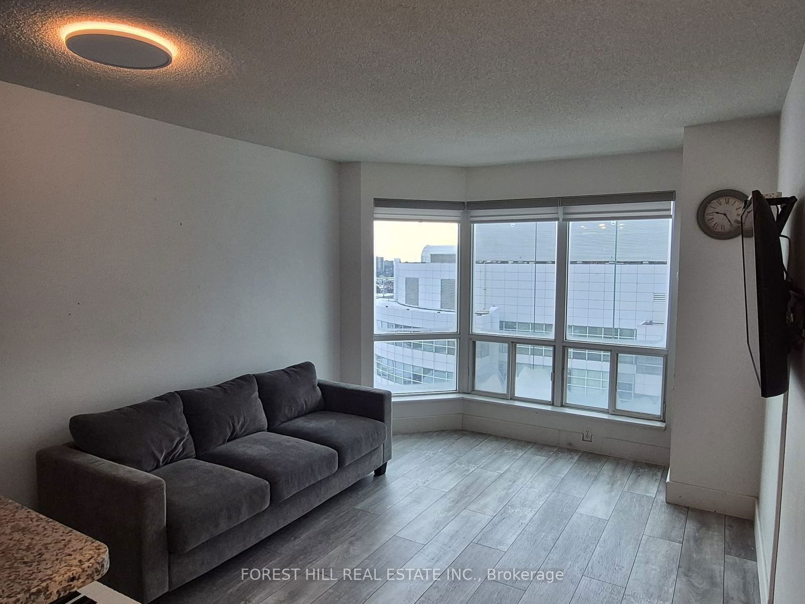 1 Lee Centre Dr, unit 1008 for sale