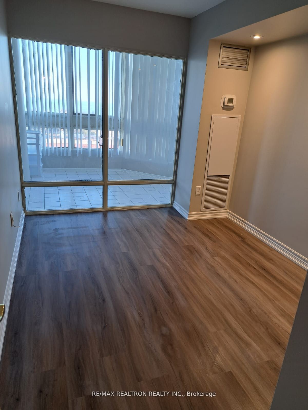 3233 Eglinton Ave E, unit 1306 for rent