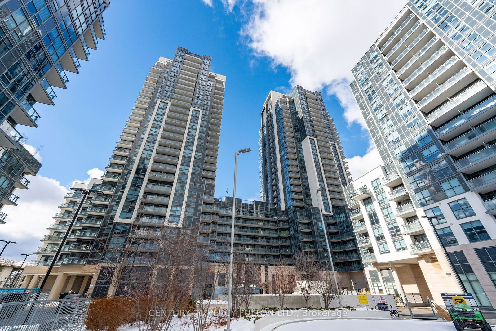 30 Meadowglen Pl, unit 704 for sale