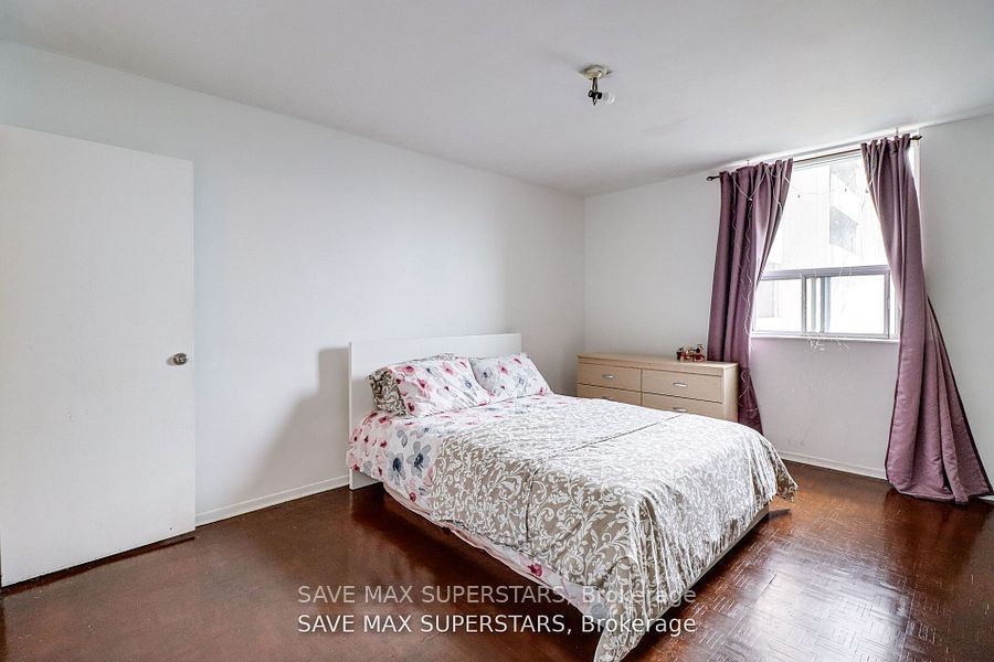 1 Massey Sq, unit 1109 for sale