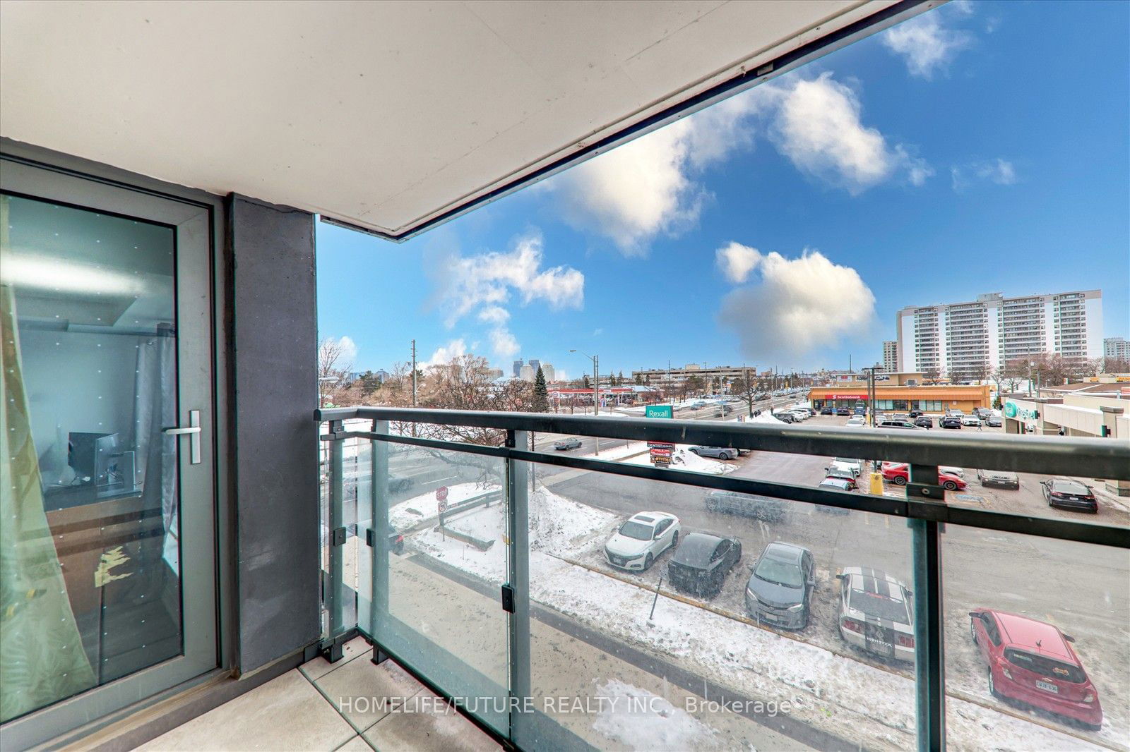 30 Meadowglen Pl, unit 213 for sale