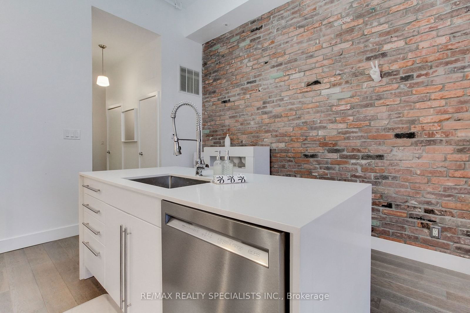 1842 Queen St E, unit 204 for sale