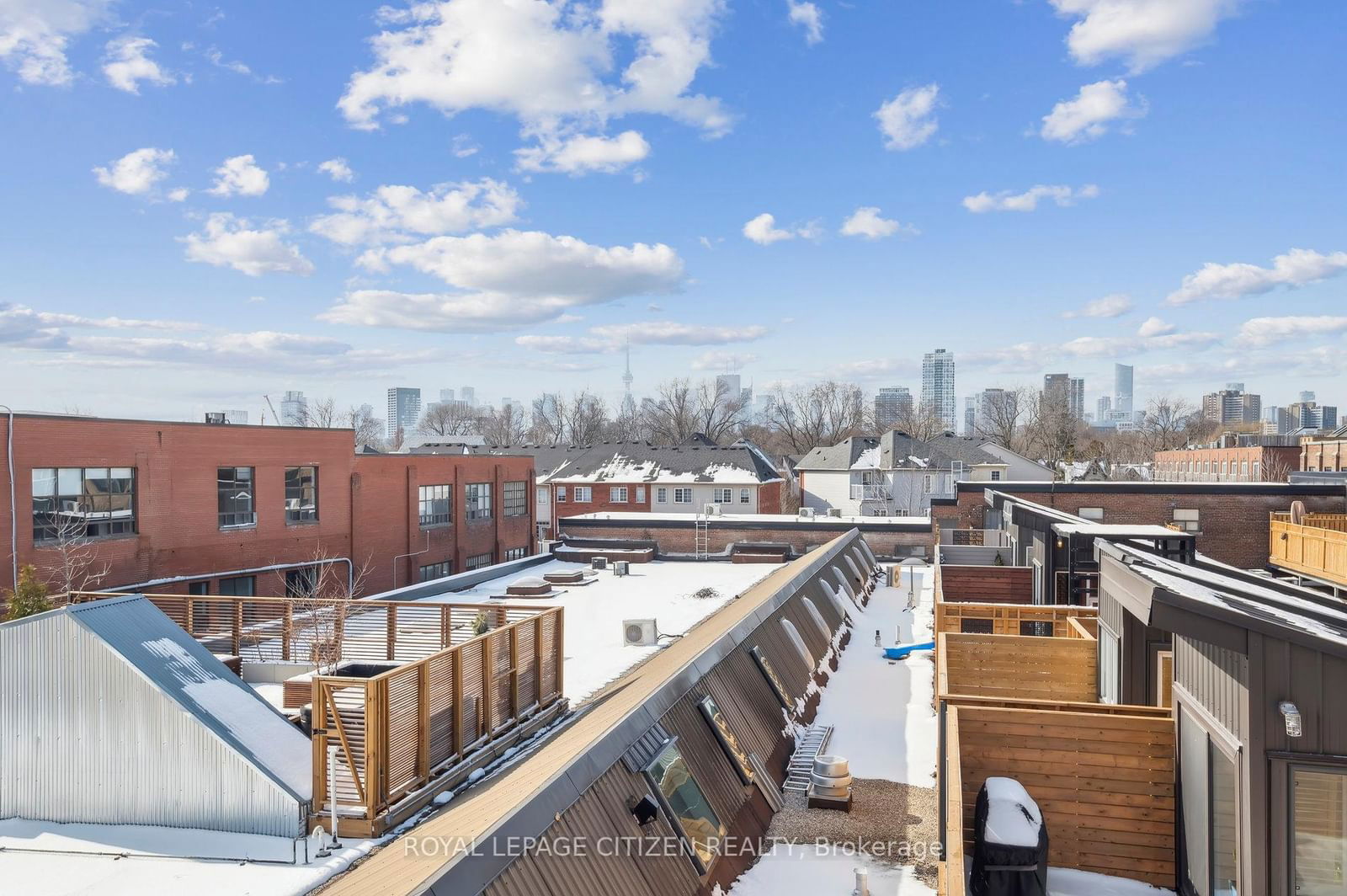 326 Carlaw Ave, unit 201 for sale