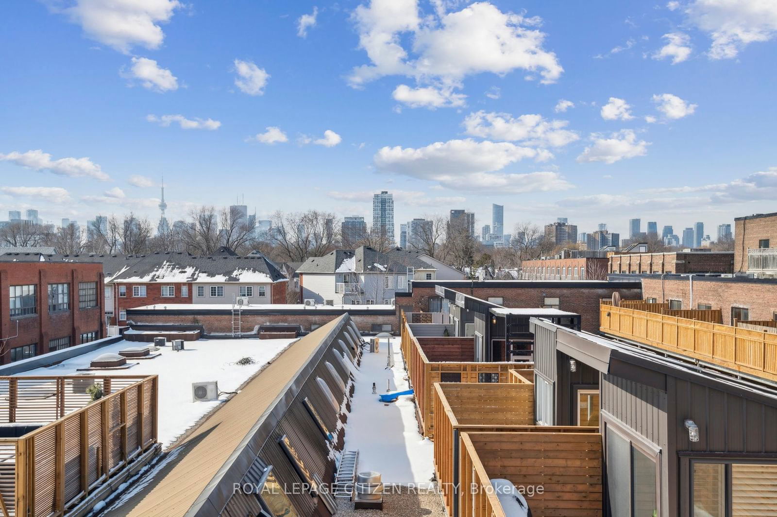 326 Carlaw Ave, unit 201 for sale