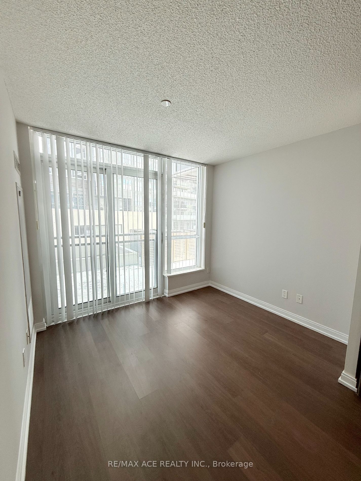 255 Village Green Sq, unit 409 for sale