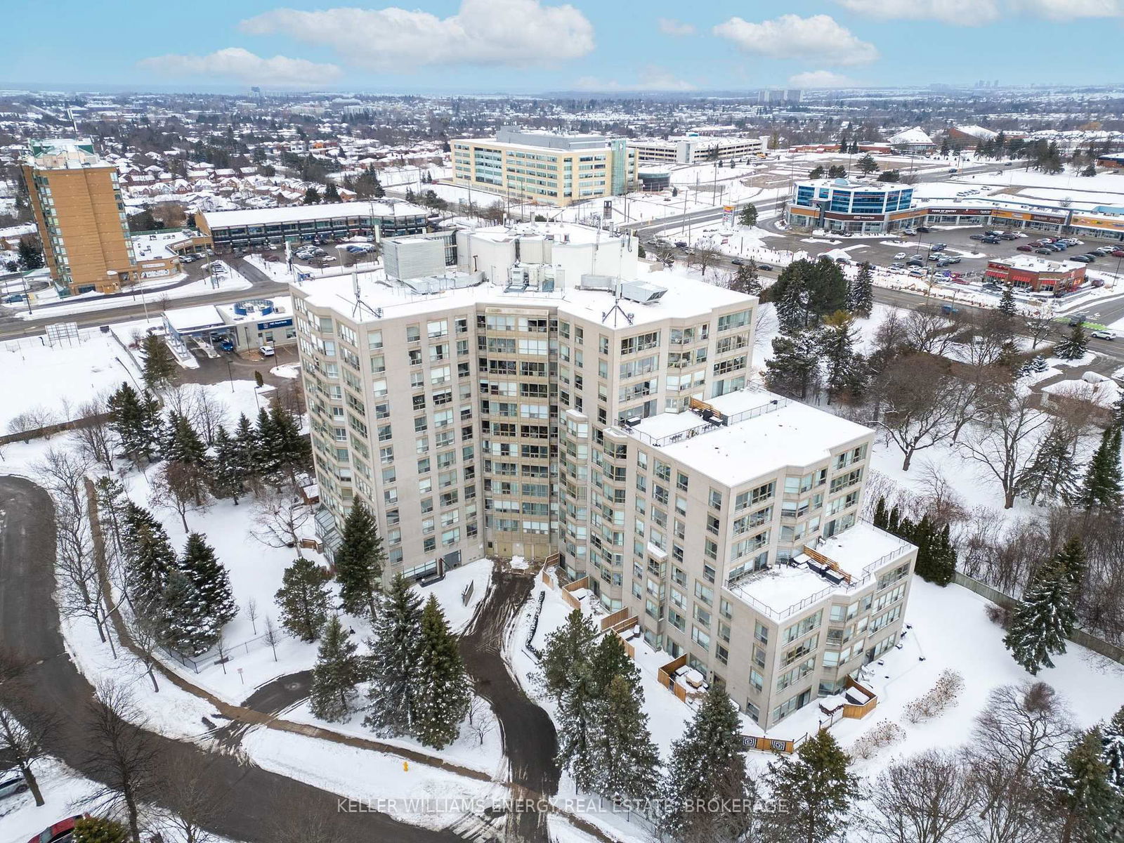 712 Rossland Rd E, unit 904 for sale