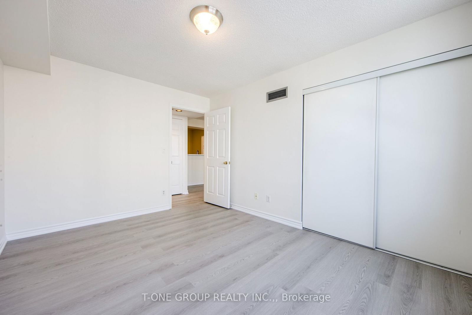 5039 Finch Ave E, unit 1013 for rent