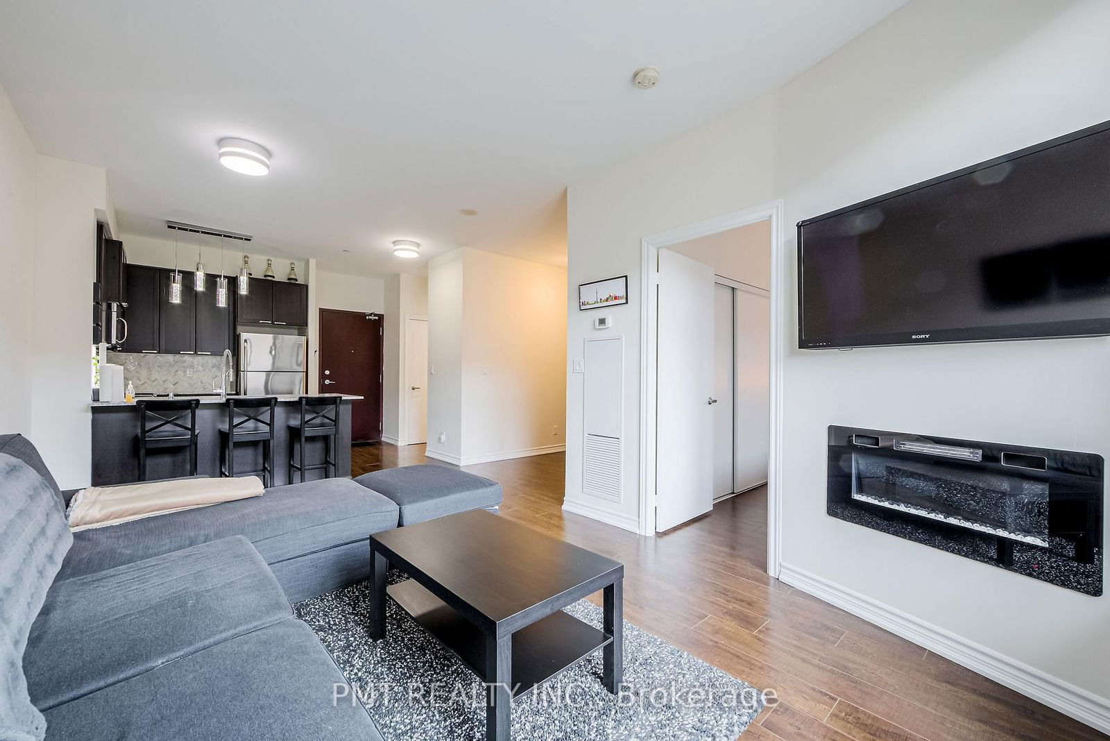 1328 Birchmount Rd, unit 105 for rent