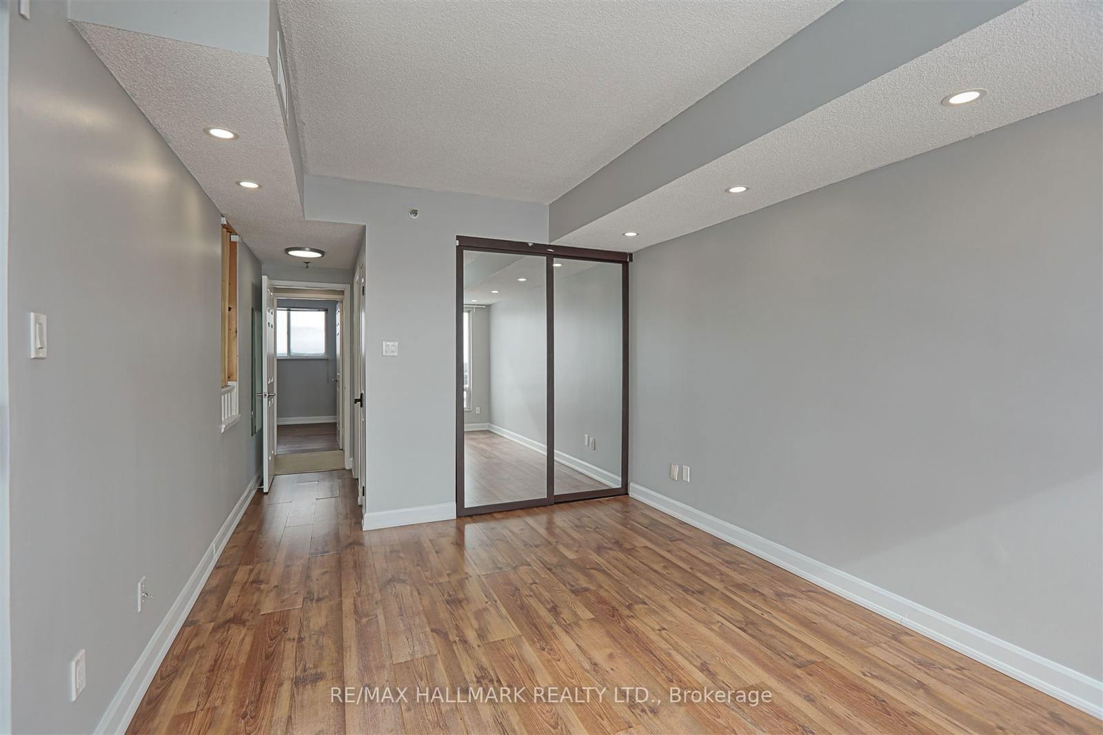 5800 Sheppard Ave E, unit 516 for sale