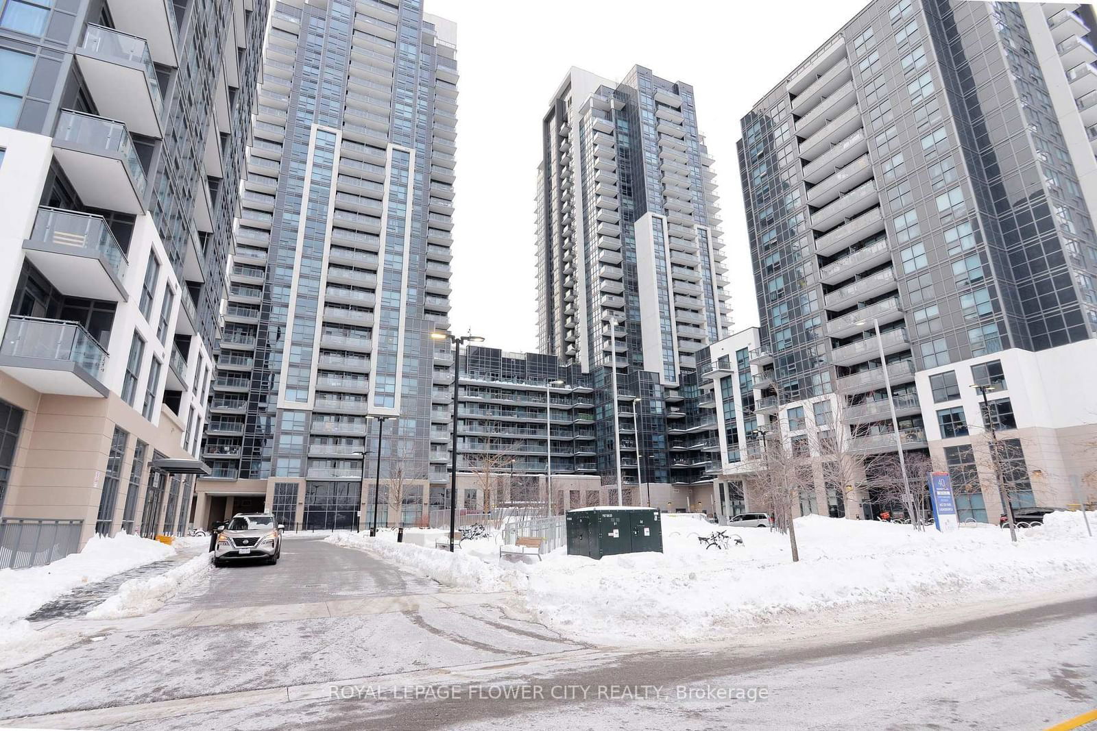 30 Meadowglen Pl, unit 1003 for sale