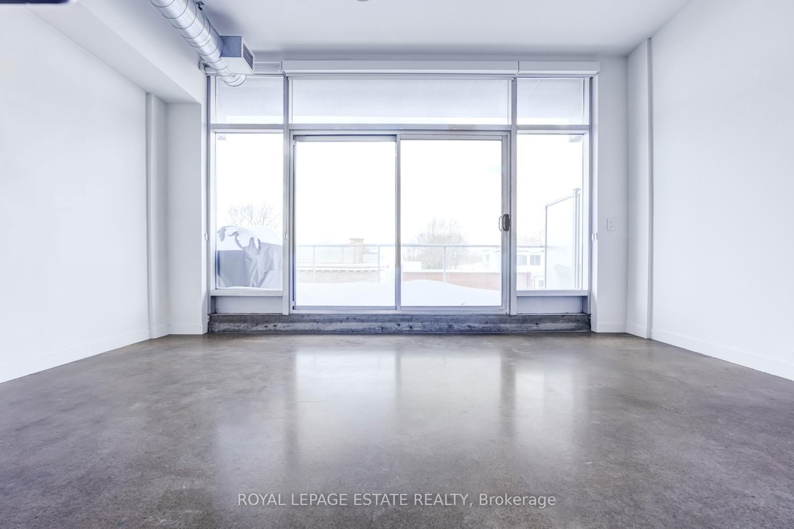 747 Queen St E, unit 403 for rent