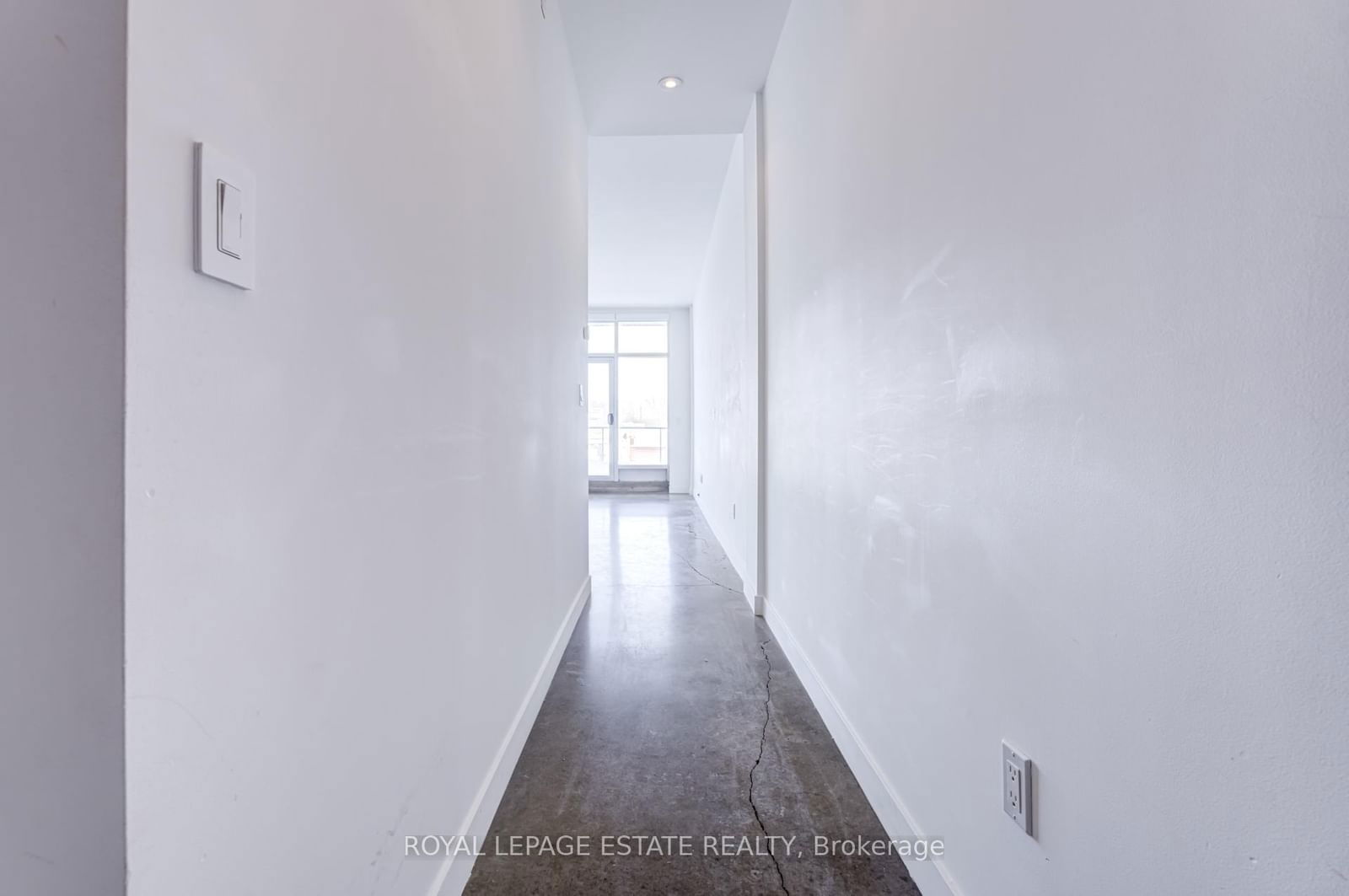 747 Queen St E, unit 403 for rent