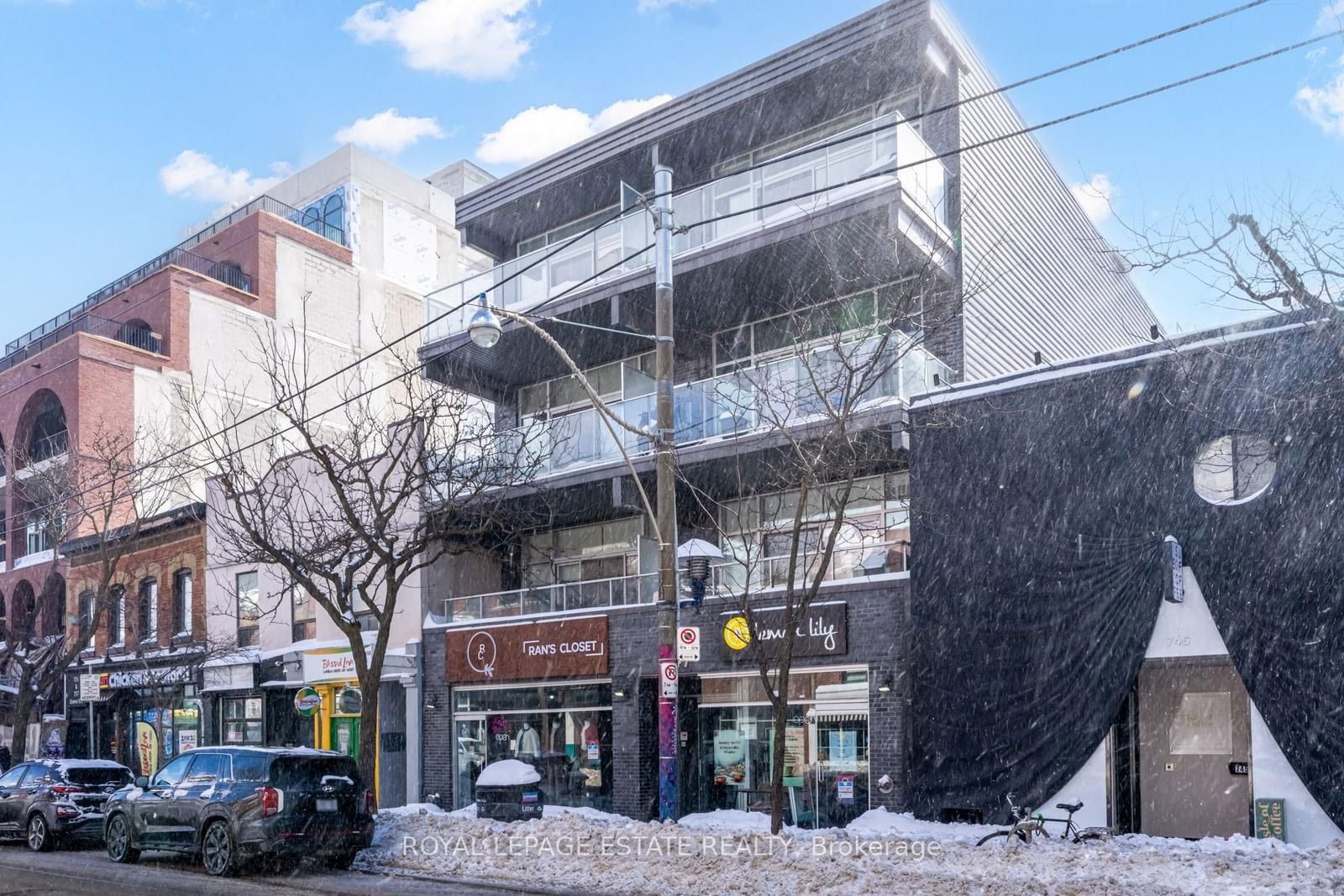 747 Queen St E, unit 403 for rent