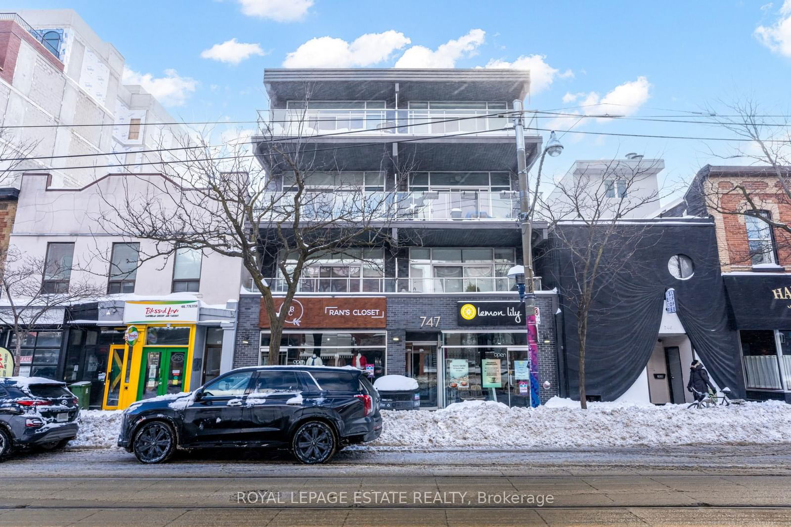 747 Queen St E, unit 403 for rent