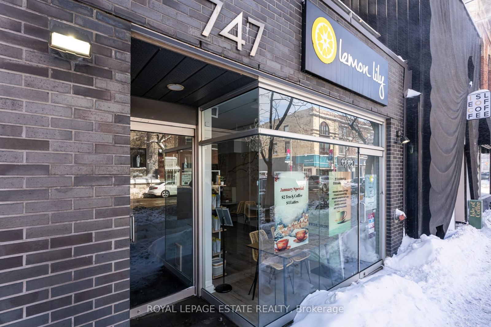 747 Queen St E, unit 403 for rent