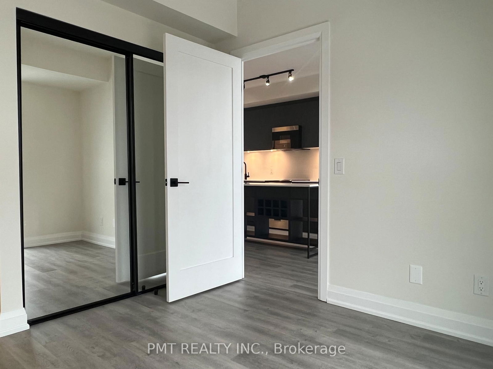 2369 Danforth Ave, unit 907 for rent