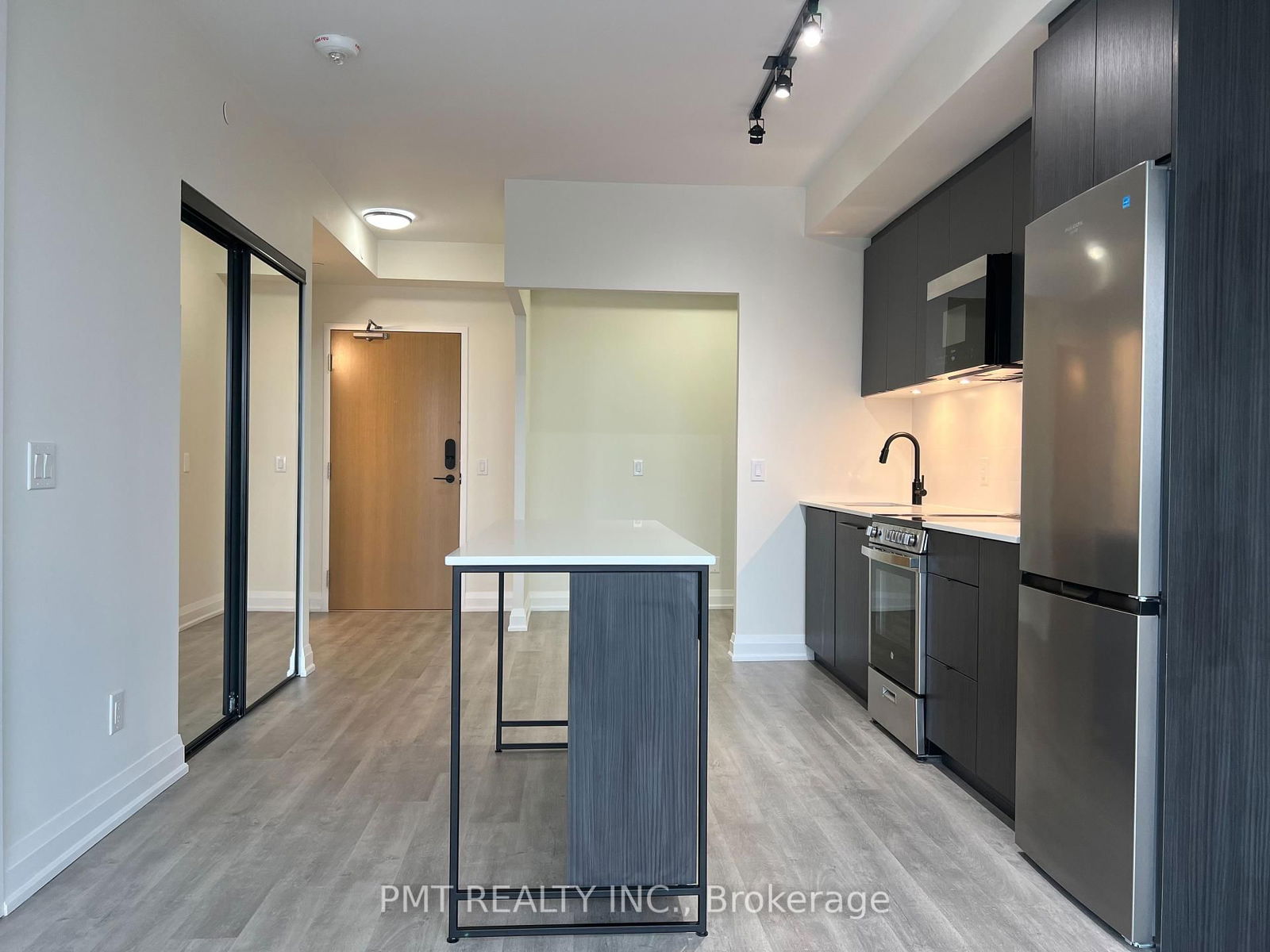 2369 Danforth Ave, unit 907 for rent