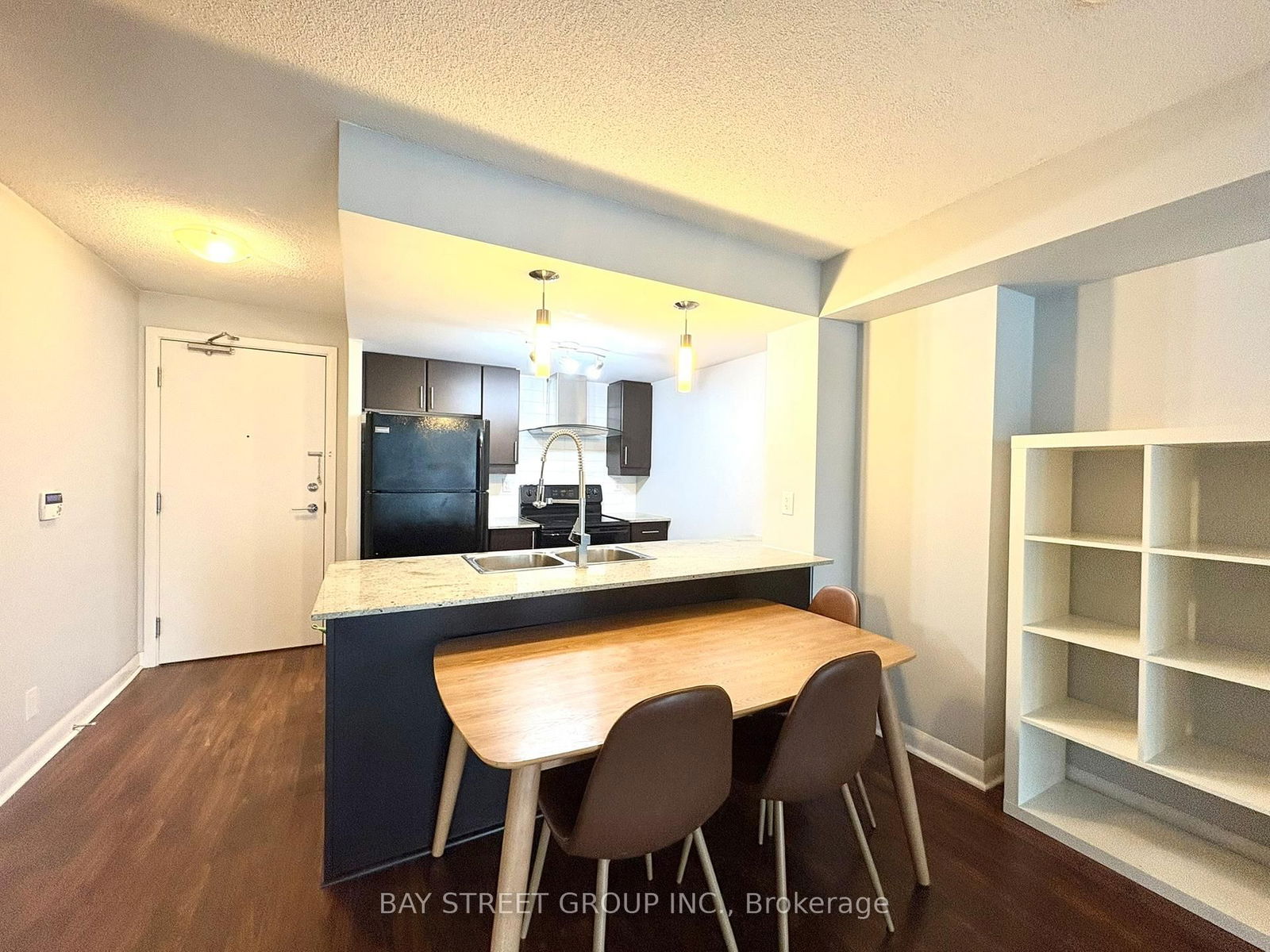 25 Town Centre Crt, unit 609 for rent