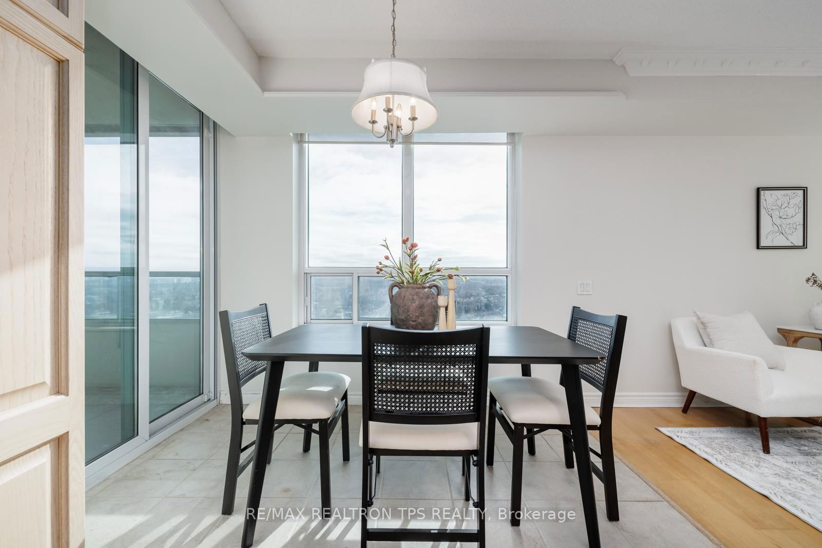 61 Town Centre Crt, unit 2402 for sale