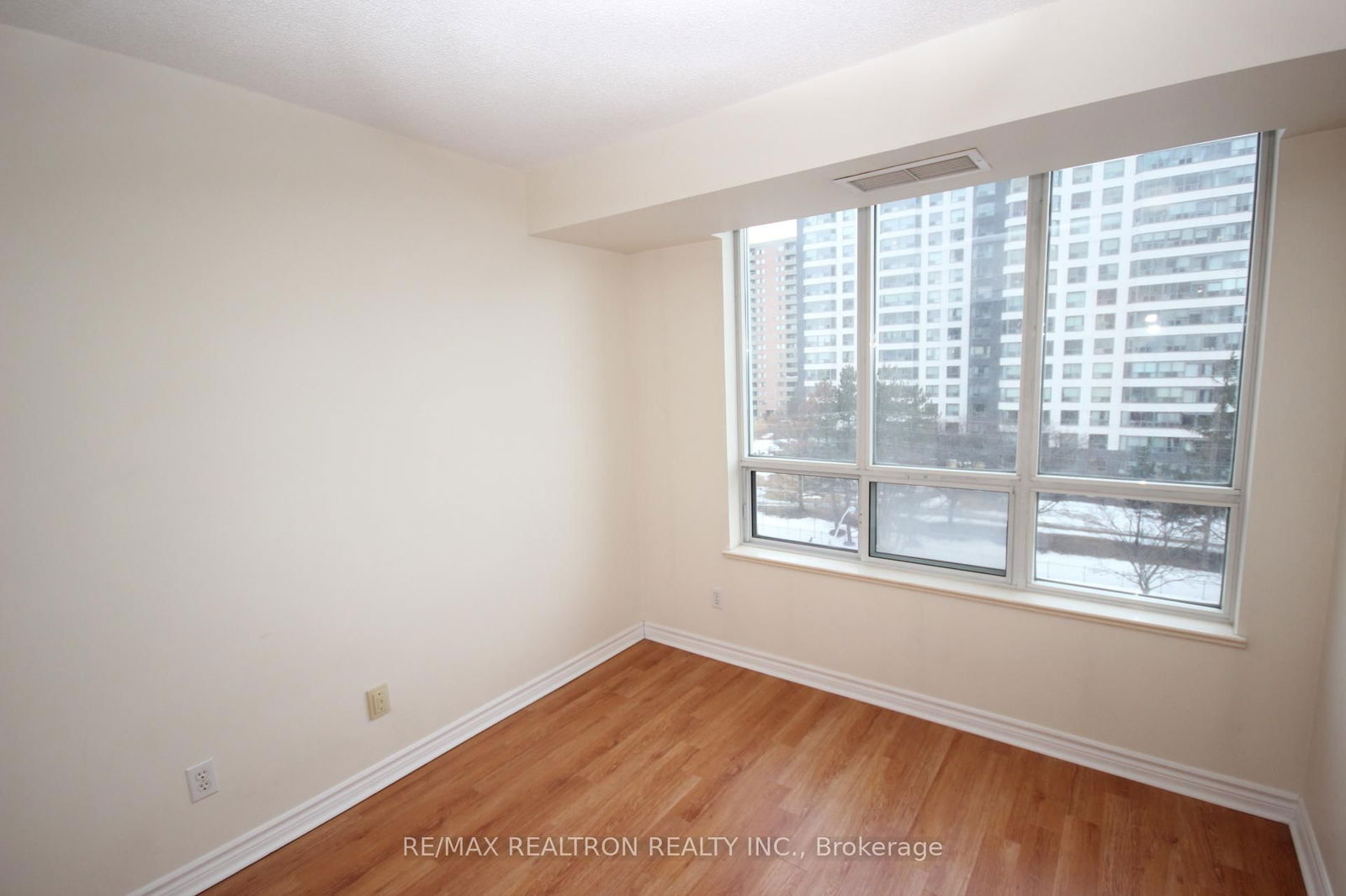 5039 Finch Ave E, unit 802 for sale