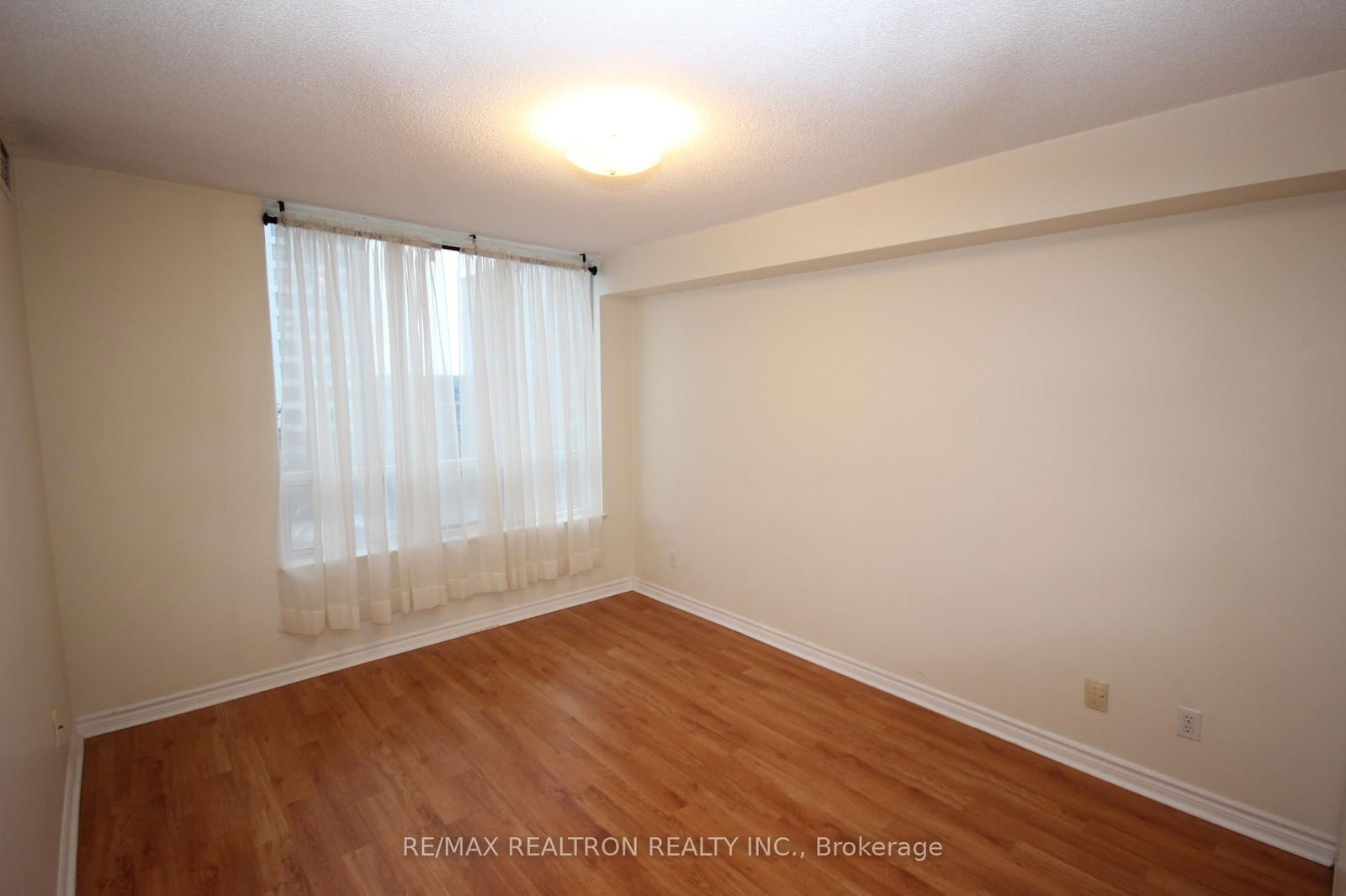 5039 Finch Ave E, unit 802 for sale