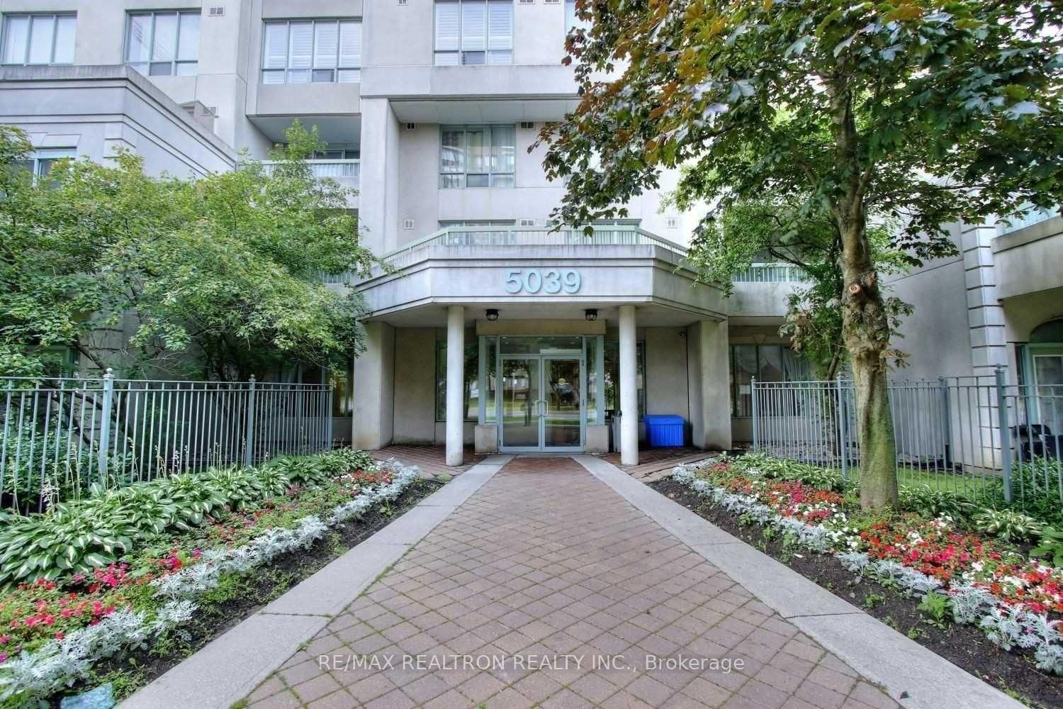 5039 Finch Ave E, unit 802 for sale