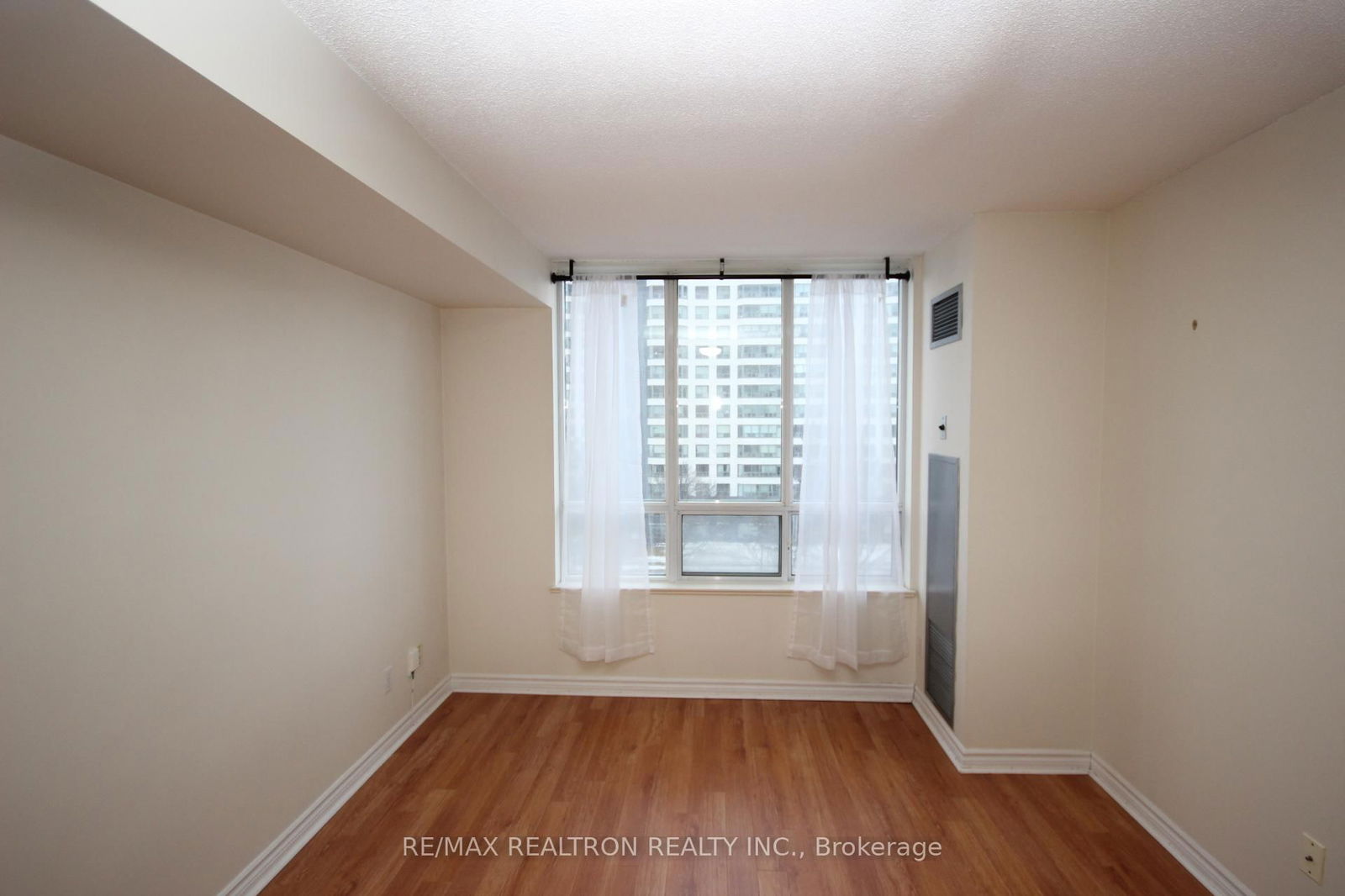 5039 Finch Ave E, unit 802 for sale