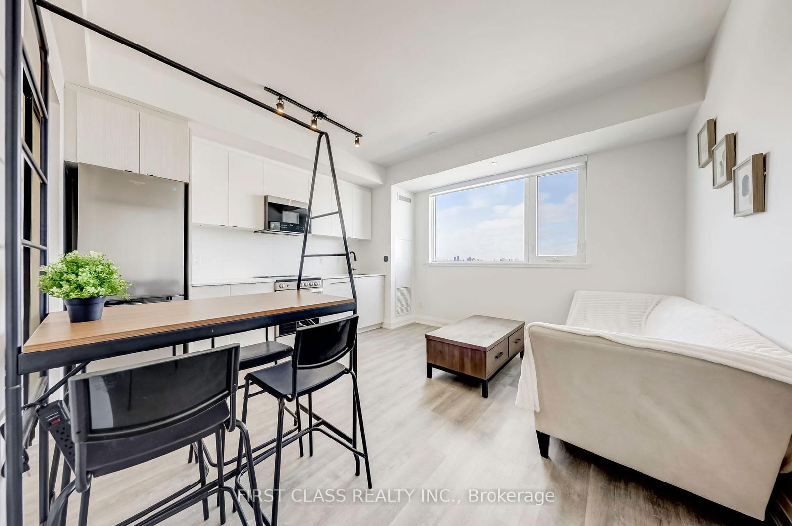 2369 Danforth Ave, unit 904 for sale