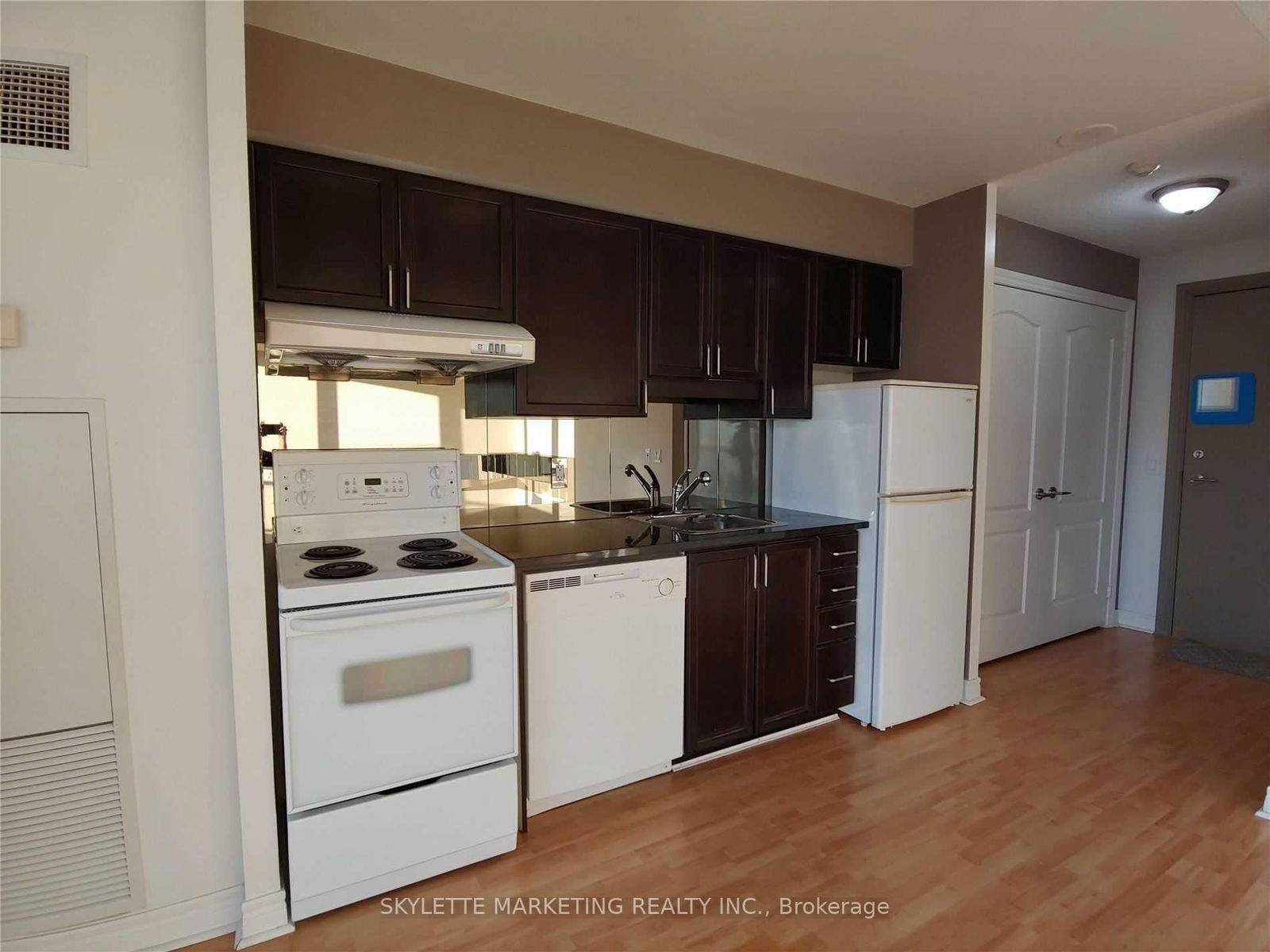 60 Town Centre Crt, unit 711 for rent