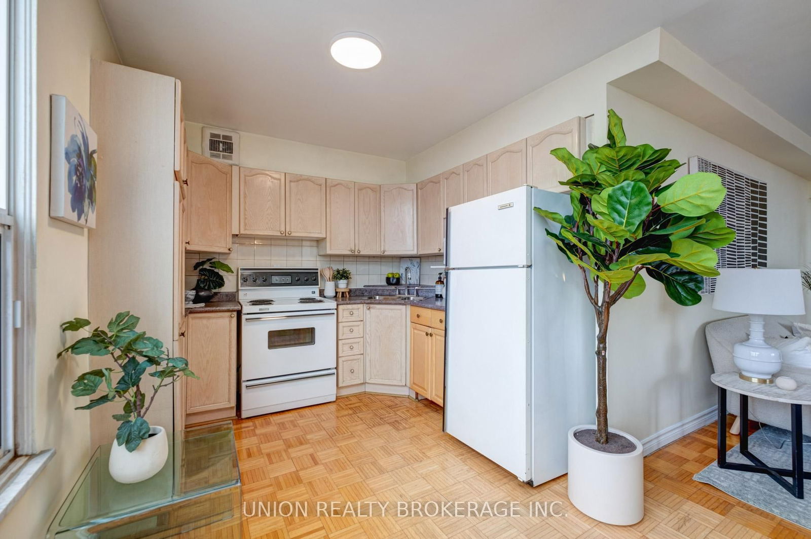 980 Broadview Ave, unit 1202 for sale