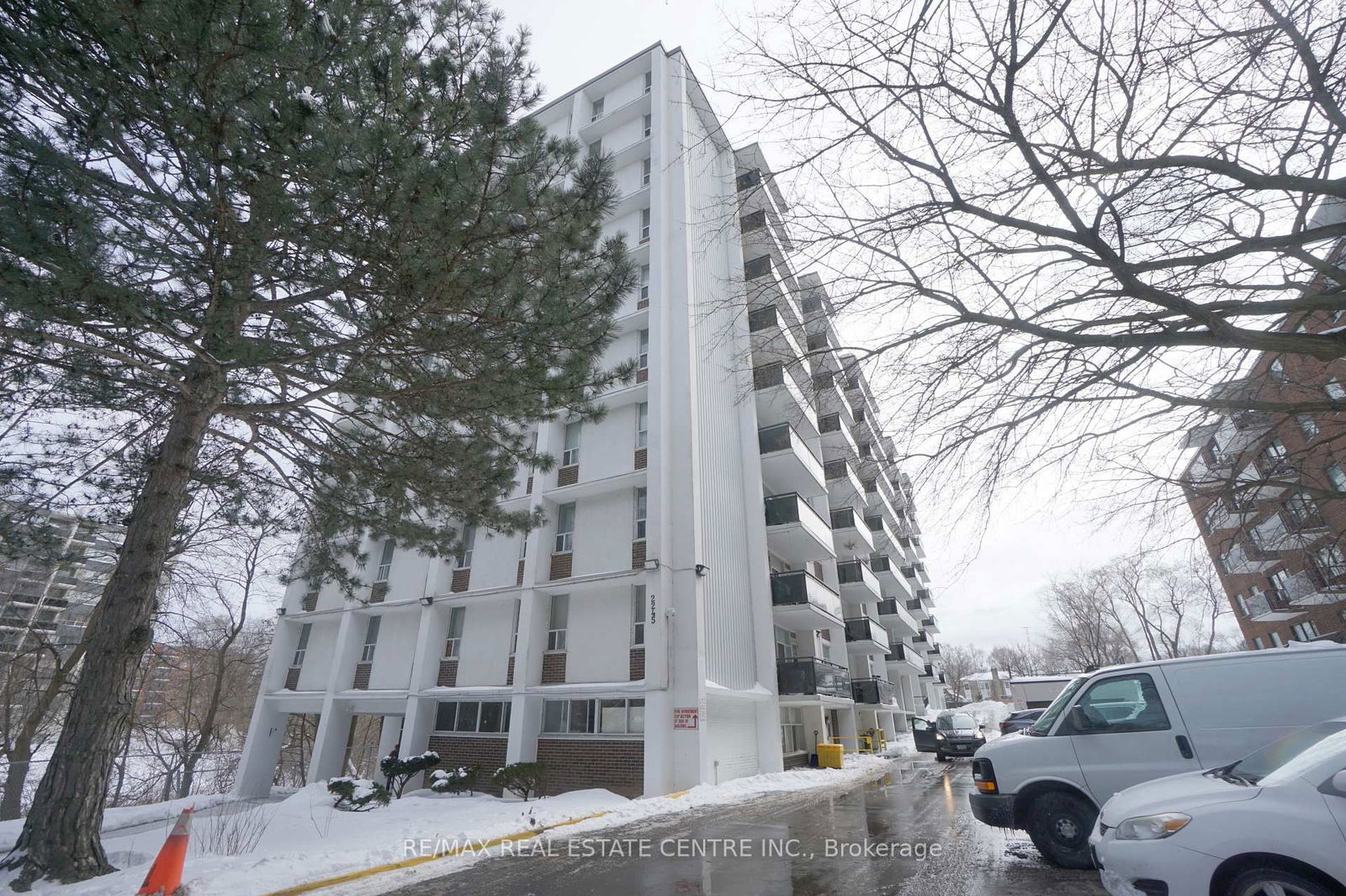 2245 Eglinton Ave E, unit 807 for sale