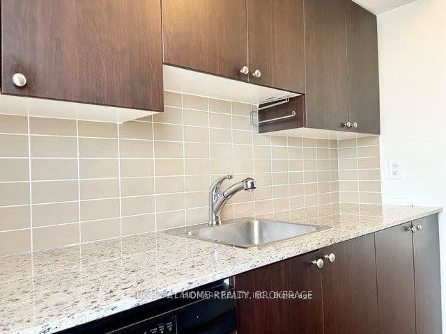 151 Village Green Sq, unit 1208 for rent