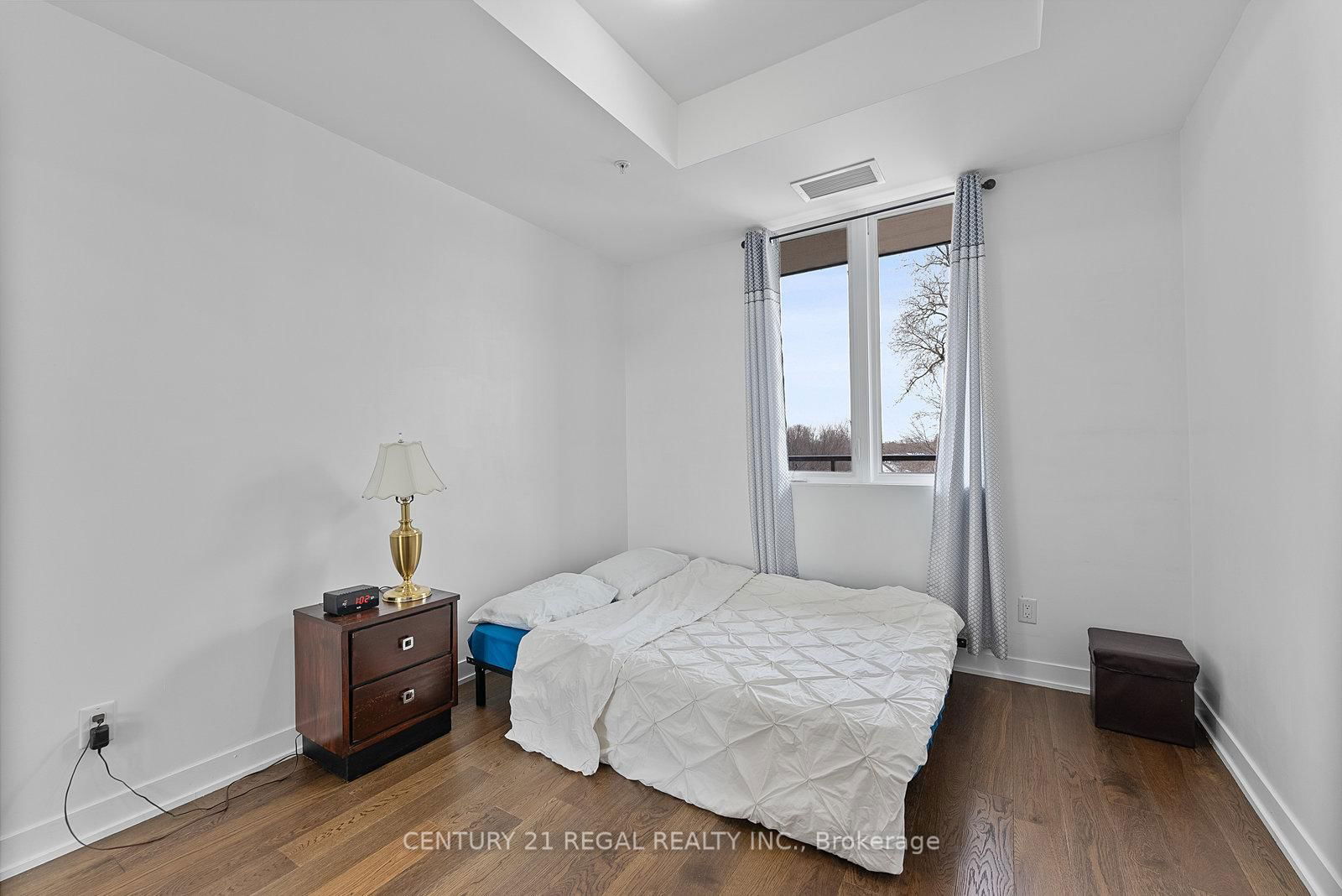 3560 st clair Ave E, unit 302 for sale