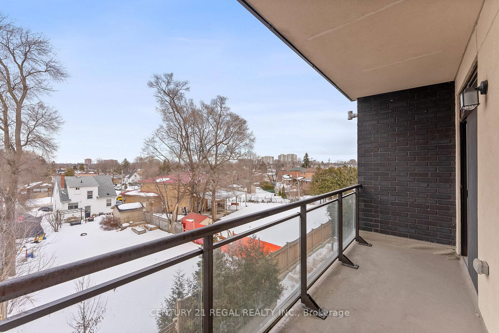 3560 st clair Ave E, unit 302 for sale