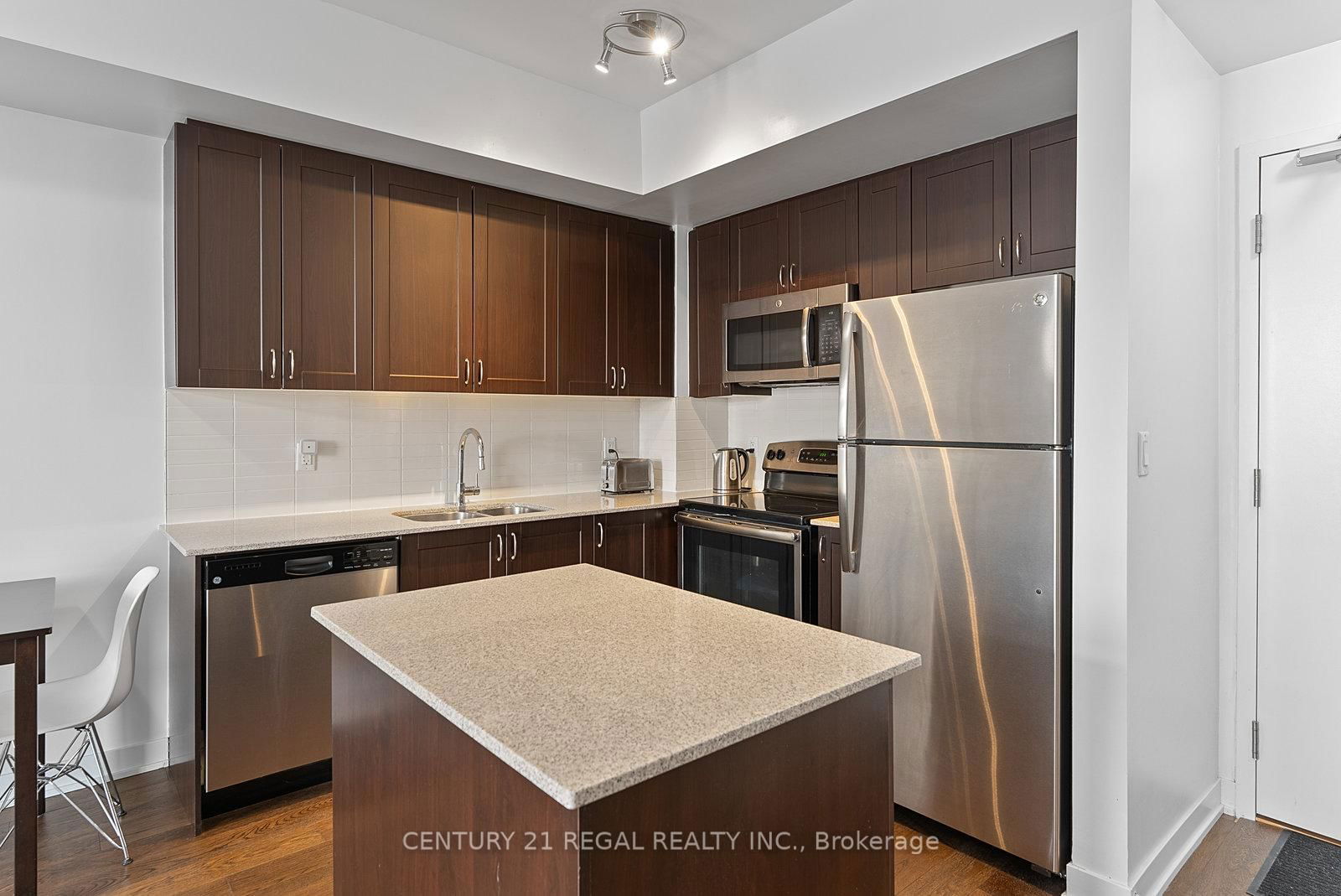 3560 st clair Ave E, unit 302 for sale